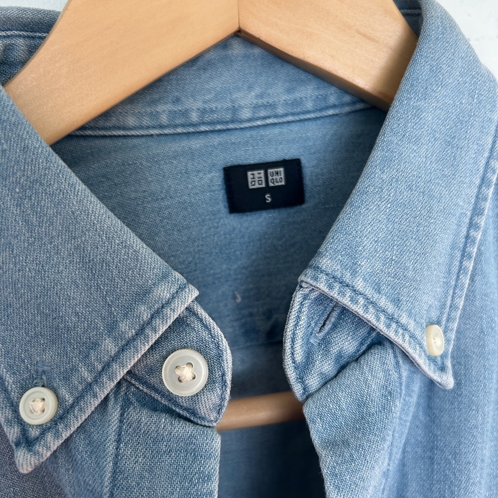 Uniqlo Light Blue Casual Button Down Shirt - Picture 2 of 5